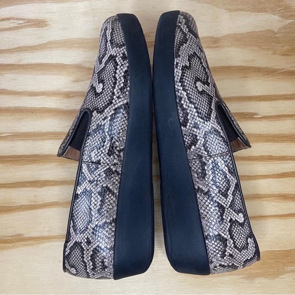 Fitflop Women's Superskate Taupe Slip-On Loafers Size 7. They run a little long. - Picture 4 of 7